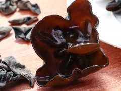大美取柴河山泉有机黑木耳图3
