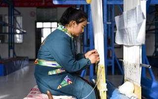 南疆“织女”：老手艺带来新收益
